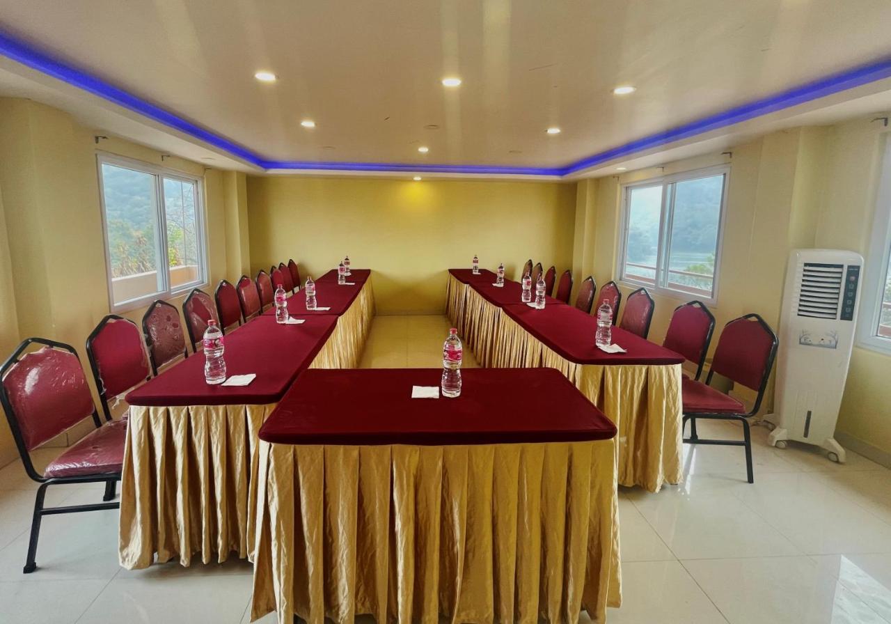 Hotel Lake Shore Pokhara Kültér fotó