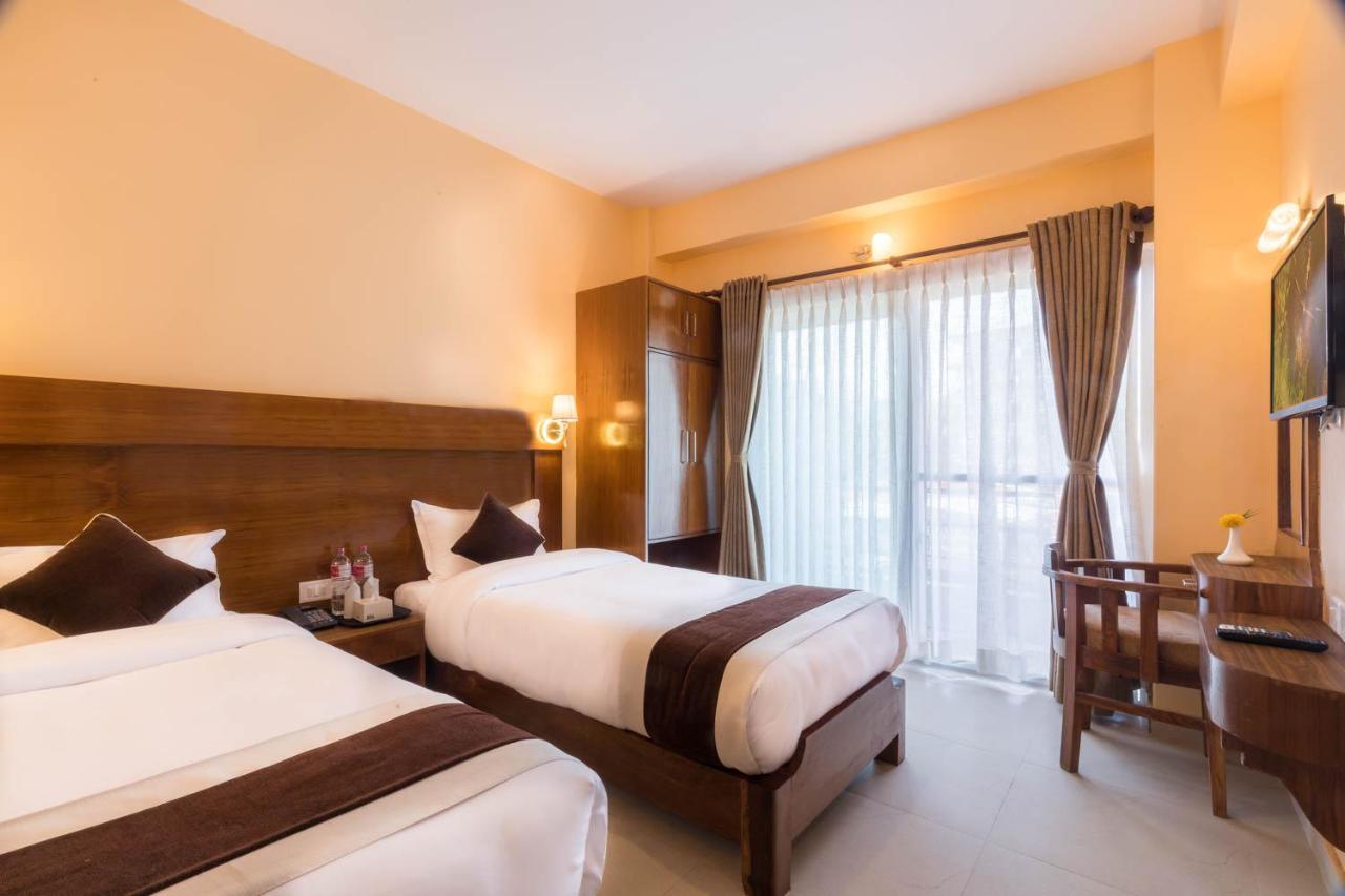 Hotel Lake Shore Pokhara Kültér fotó
