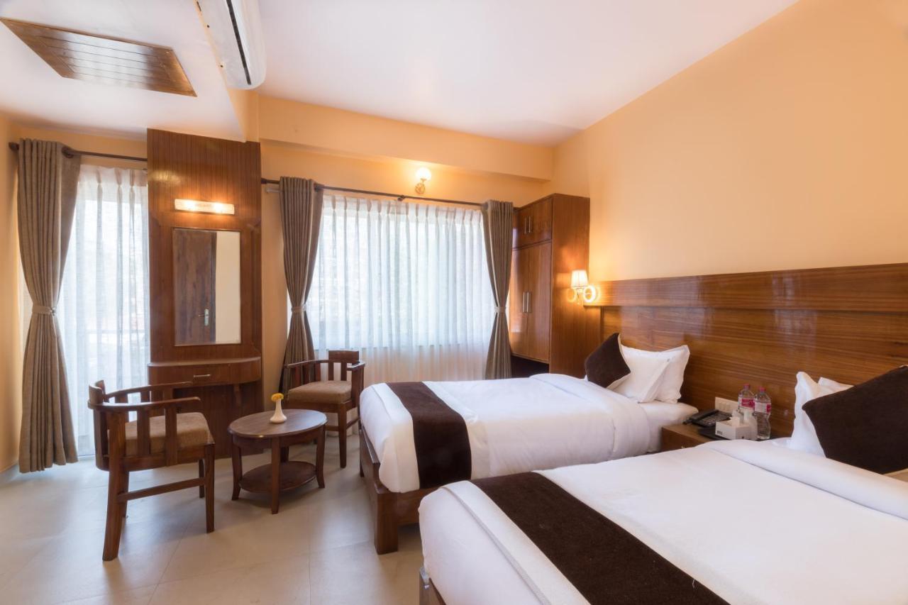 Hotel Lake Shore Pokhara Kültér fotó