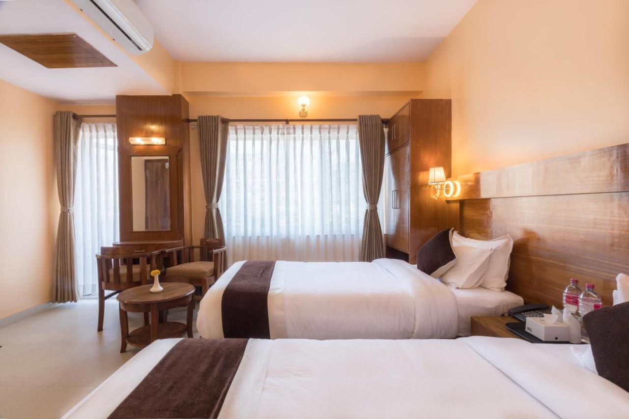 Hotel Lake Shore Pokhara Kültér fotó
