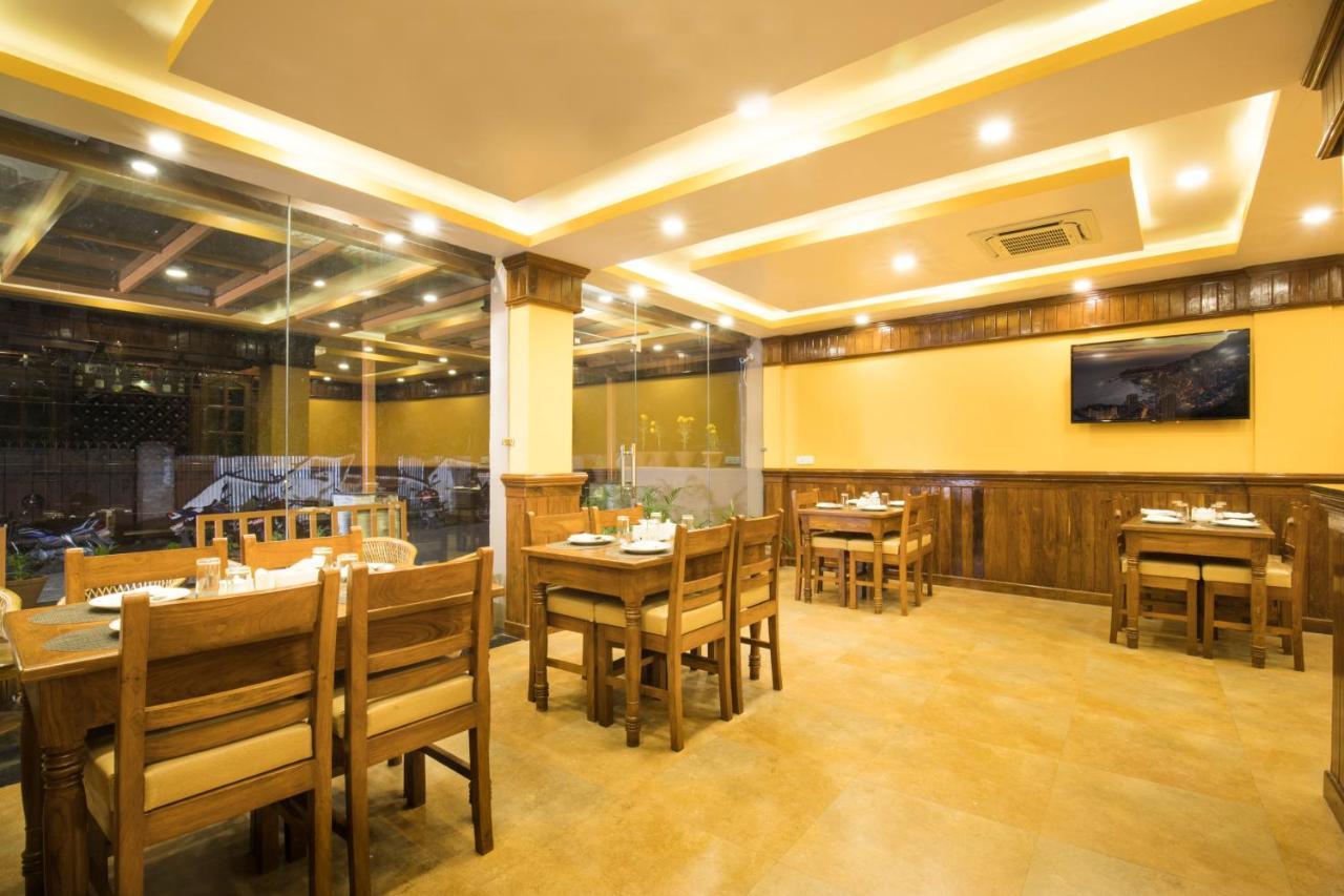 Hotel Lake Shore Pokhara Kültér fotó