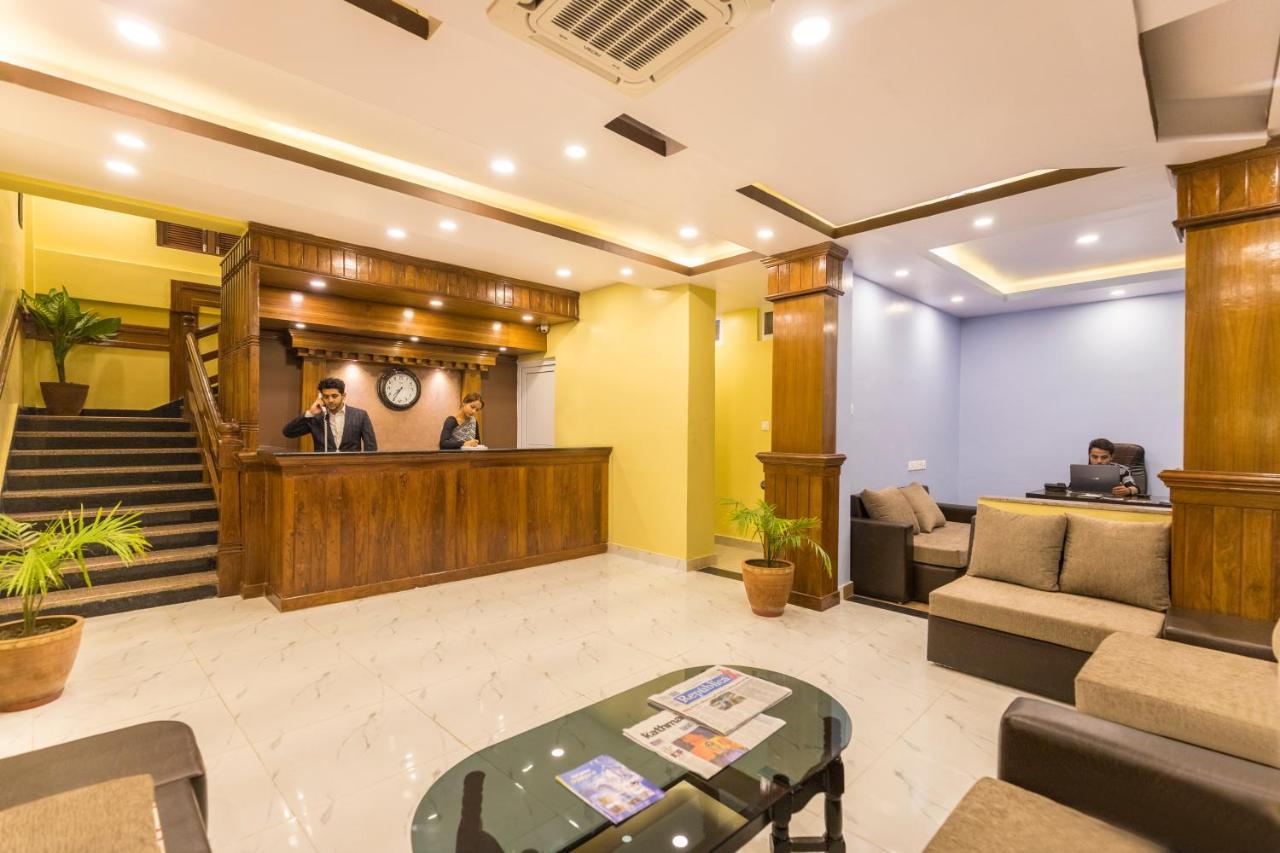 Hotel Lake Shore Pokhara Kültér fotó