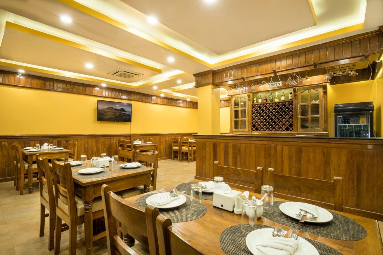 Hotel Lake Shore Pokhara Kültér fotó