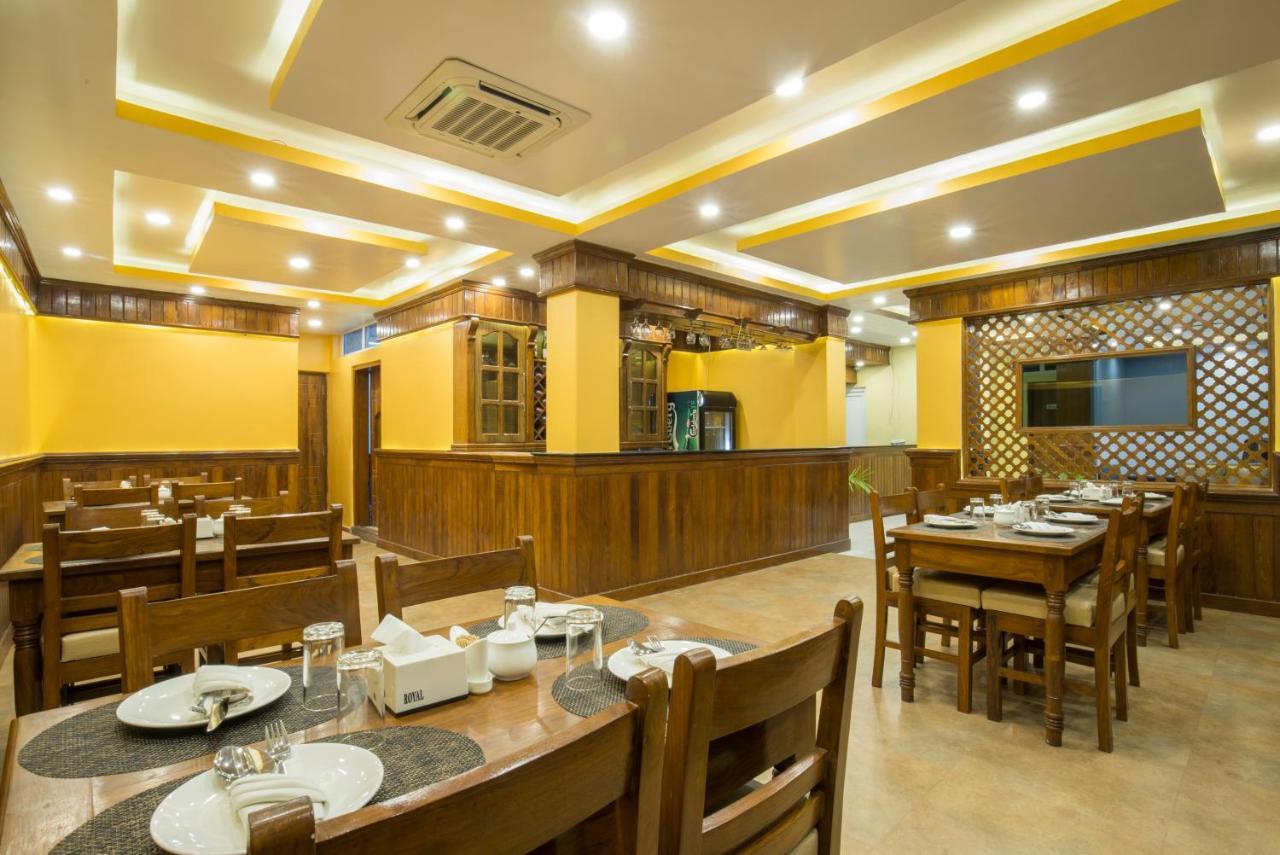 Hotel Lake Shore Pokhara Kültér fotó