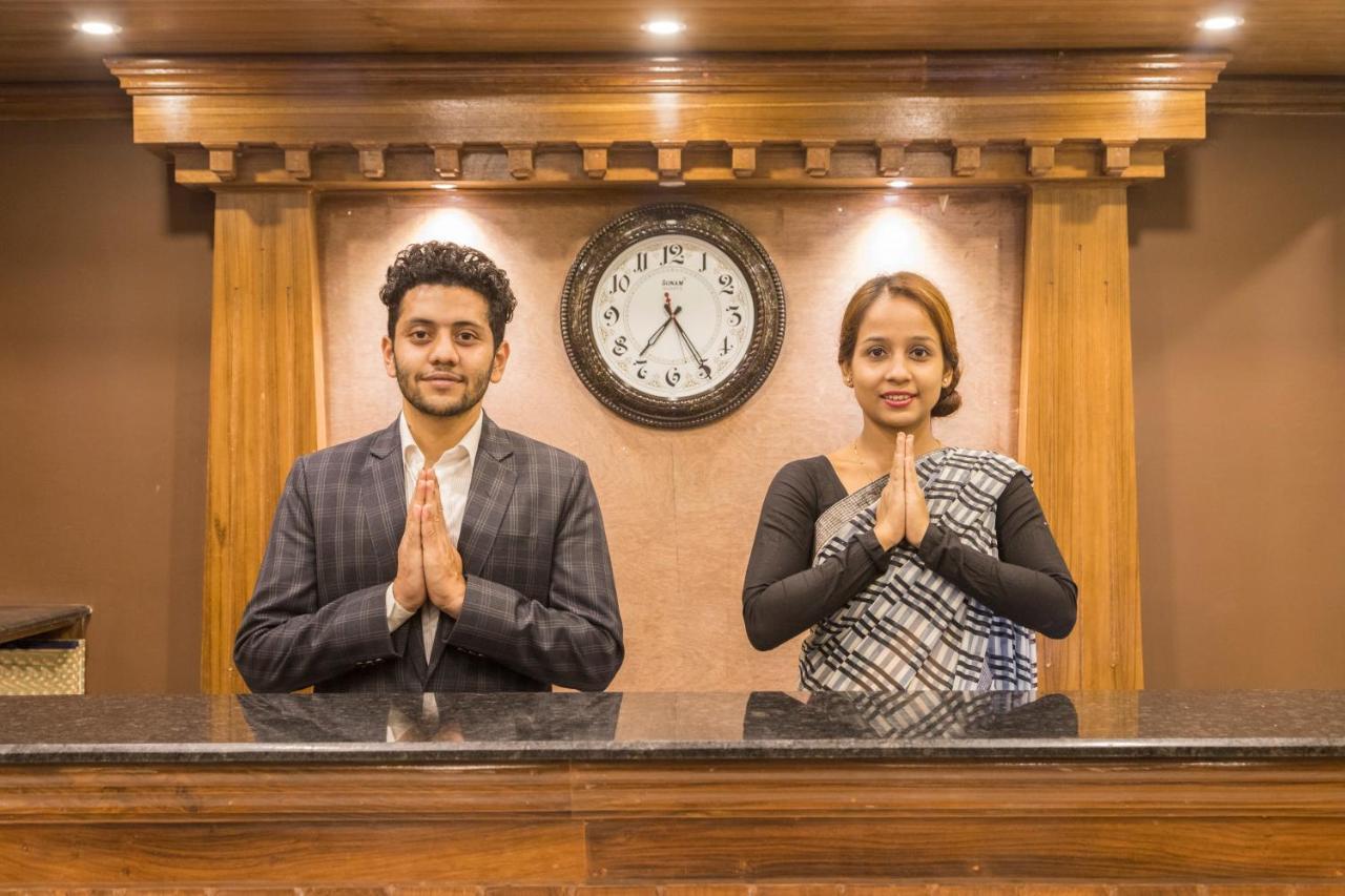 Hotel Lake Shore Pokhara Kültér fotó
