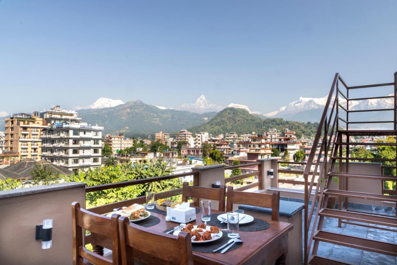 Hotel Lake Shore Pokhara Kültér fotó