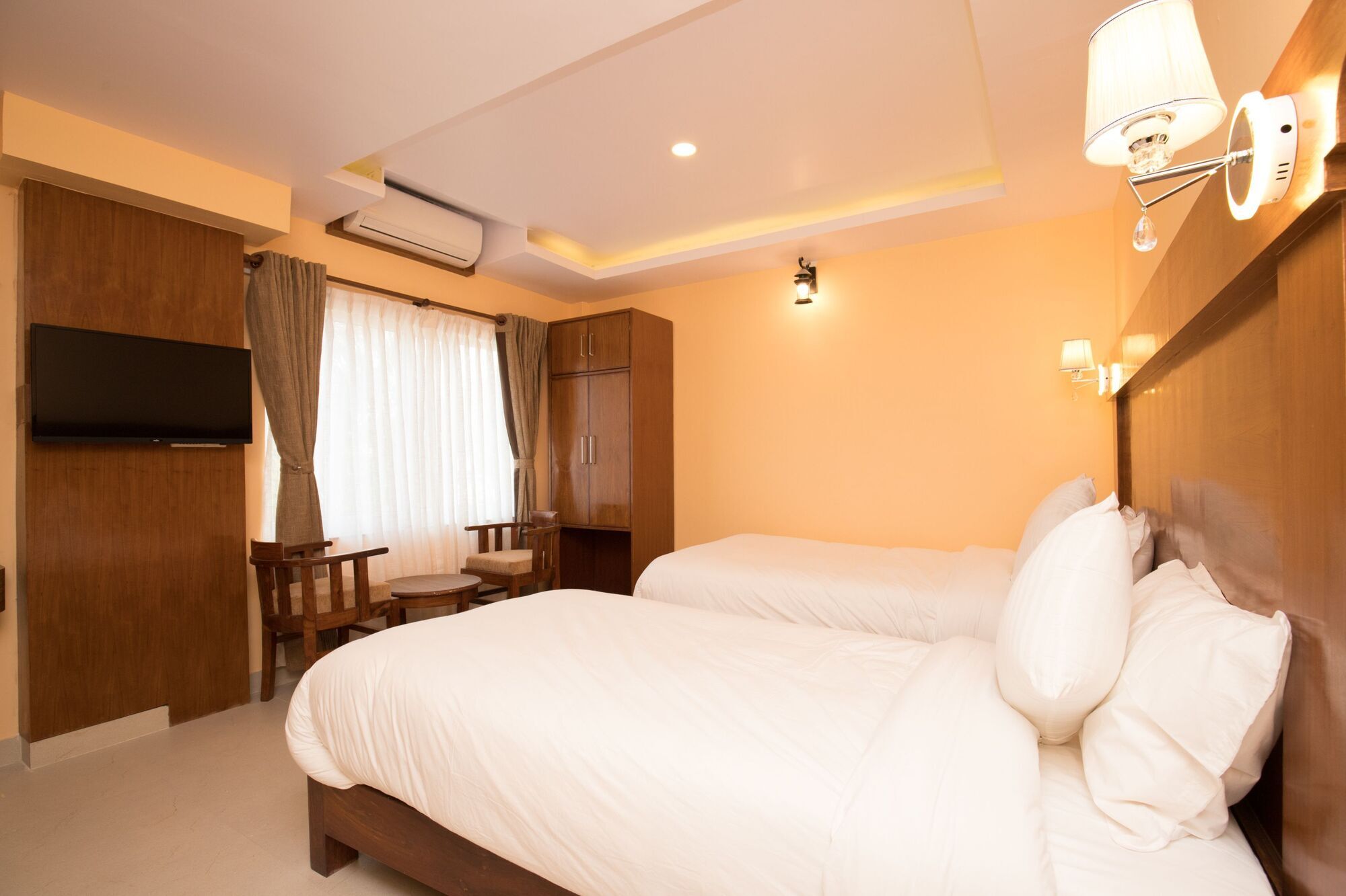 Hotel Lake Shore Pokhara Kültér fotó