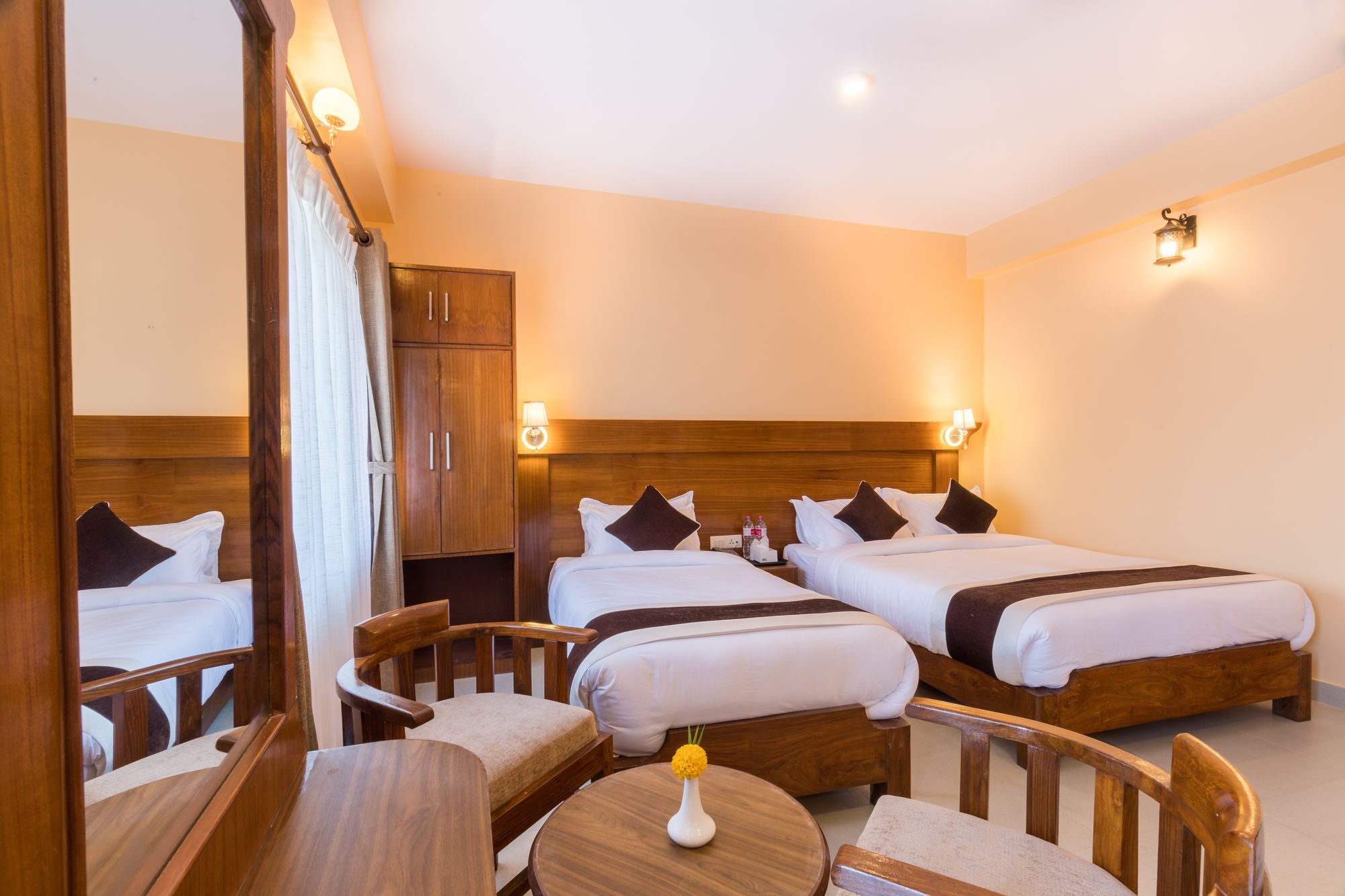 Hotel Lake Shore Pokhara Kültér fotó