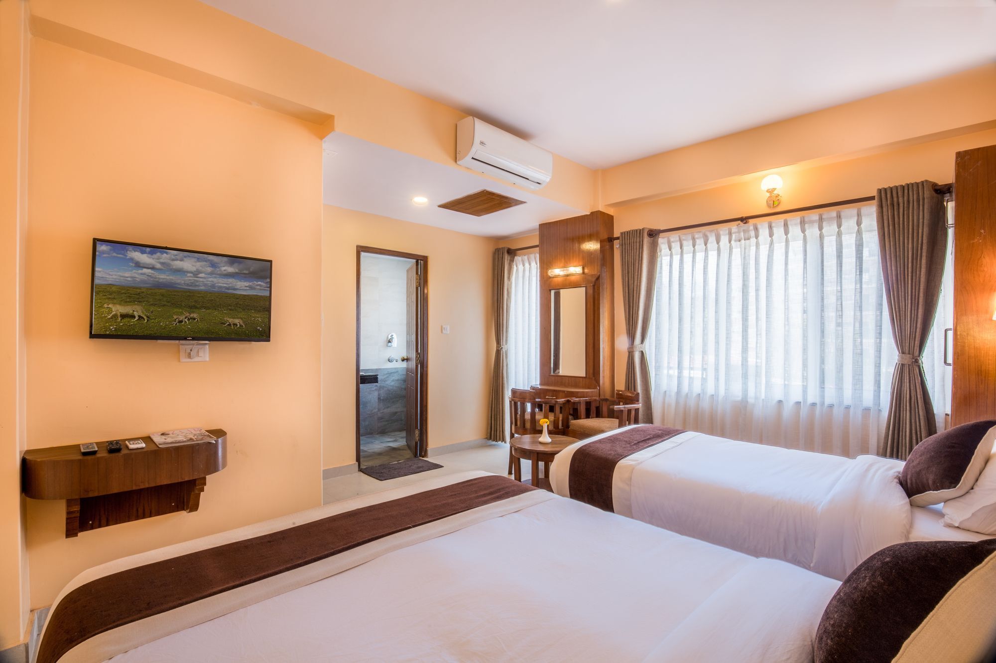 Hotel Lake Shore Pokhara Kültér fotó